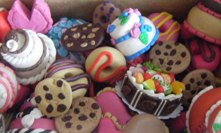 File:Cakes and Cookies.jpg