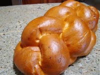 https://halachipedia.com/images/thumb/5/56/Challah.jpeg/200px-Challah.jpeg